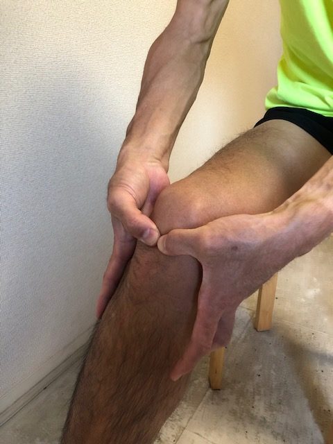 ランニングすると膝が痛い お皿 膝蓋骨 の奥の方が痛い よくあるケガなのにあまり知られていない膝蓋下脂肪体炎 その原因と対策 サブスリー鍼灸師 柳秀雄のマラソンブログ
